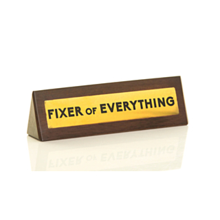 Titelskylt till Kontoret Fixer of Everything