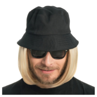 Blond Peruk Med Svart Bucket Hat