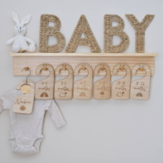 Baby Hängare Skylt Trä