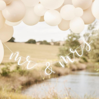 Mr & Mrs Akryl Girlang