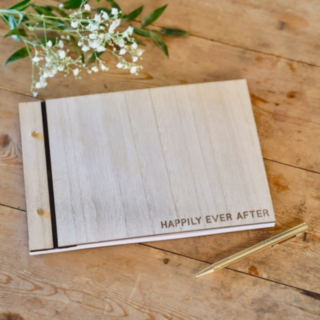 Happily Ever After Bröllop GästbokTrä
