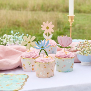 Floral Tea Party Tårtdekorationer & Cupcake Wrappers