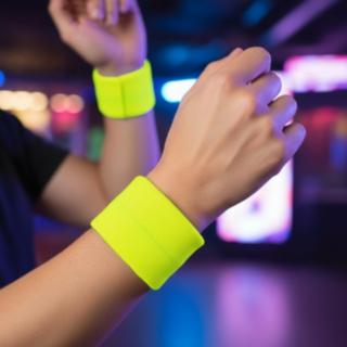 Neon UV Armband Gul
