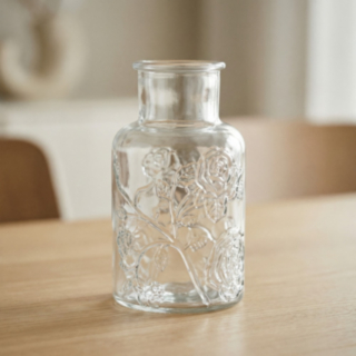 Formad Glasvas Med Rosor Genomskinlig