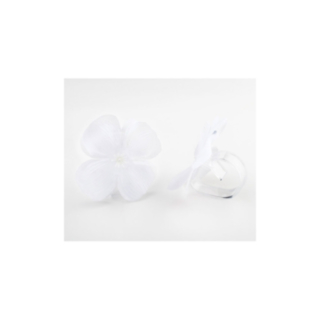 Dukclips med vita blommor