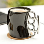 Brass Knuckle Mugg Svart
