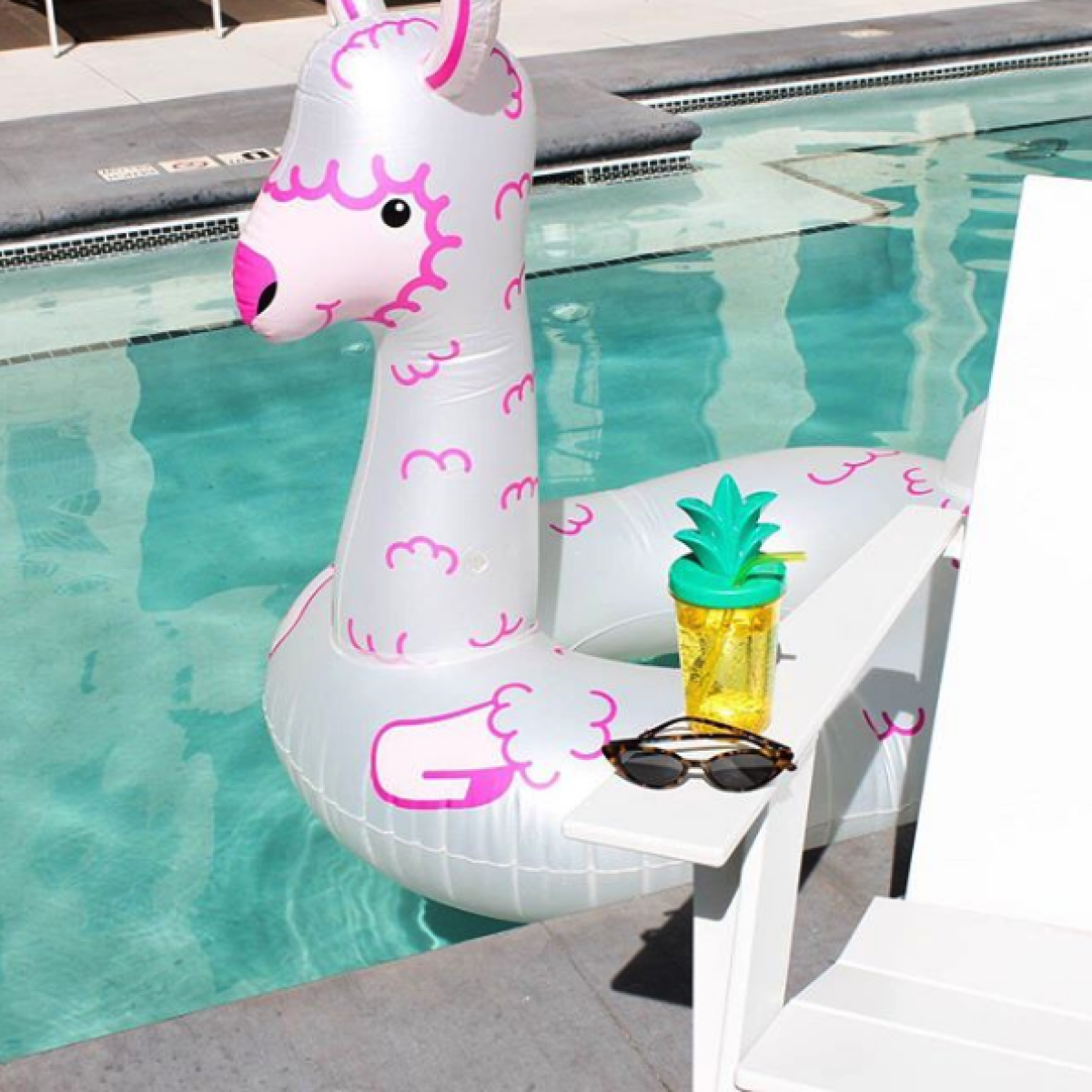 lama floatie