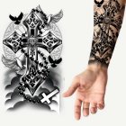 Gotiskt Kors Falsk Tatuering