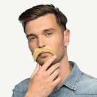 Blond Mustasch
