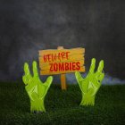 Beware Zombies Skylt