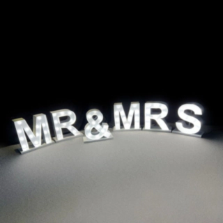 Mr & Mrs Lightbox Skylt