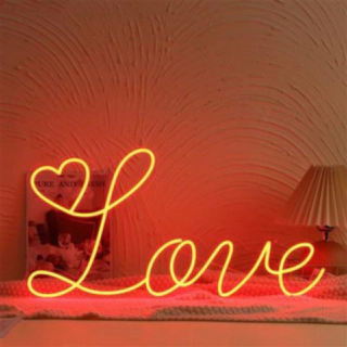 Love Neonskylt Röd