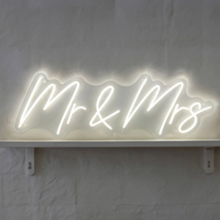 Mr & Mrs Neonskylt